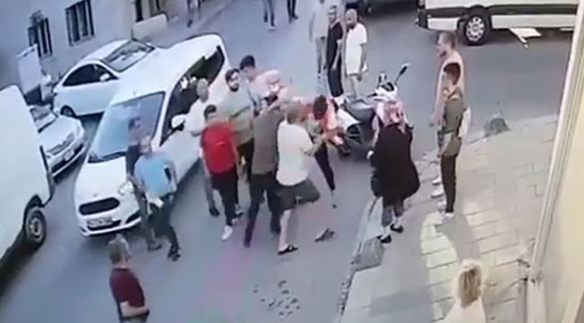 Bayrampaşa'da kaza yapan sürücüler birbirine girdi