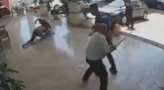 Diş polikliniğinde baston ve uçan tekmeli kira anlaşmazlığı kavgası