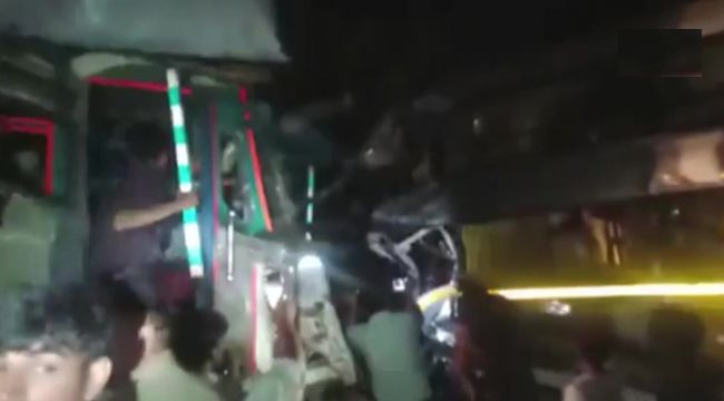 Katliam gibi kaza: 5 ölü 22 yaralı
