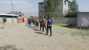 Kiraladığı ahırda göçmen kaçakçılığı