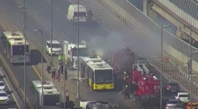 Metrobüs cayır cayır yandı: Yolcular son anda kurtuldu