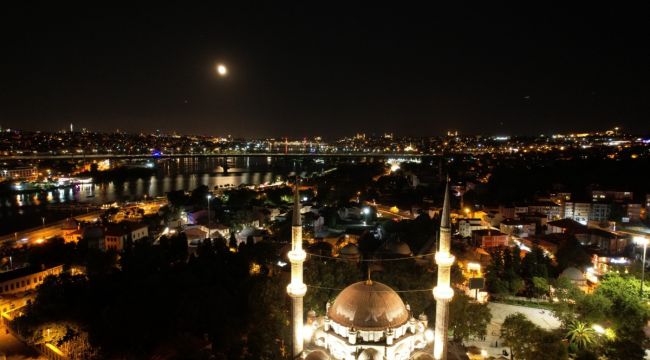 Sela seslerinin yükseldiği Eyüpsultan Camii böyle görüntülendi