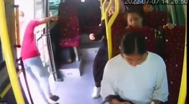 Seyir halindeki minibüsten düşen yolcu hayatını kaybetti