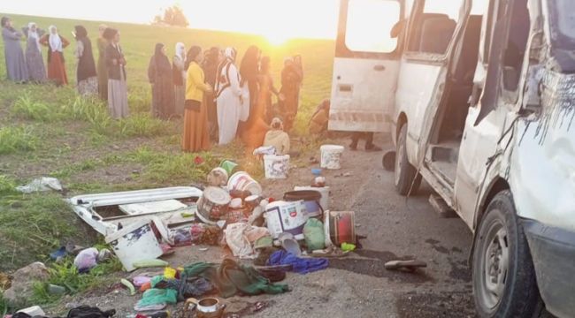 Tarım işçilerini taşıyan aracın yaptığı kazada 2 işçi öldü