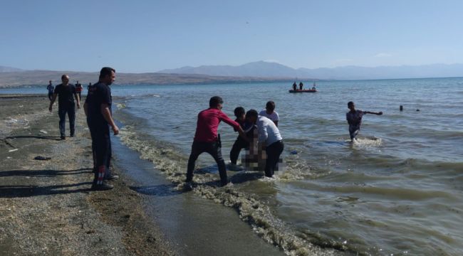 Van Gölü'ne giren çocuklardan 2'sinin cansız bedeni bulundu