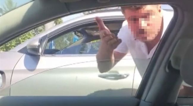 Yol verme tartışmasında karton kutuyla saldırı