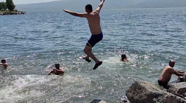 Akdeniz sahilleri değil, Çıldır Gölü