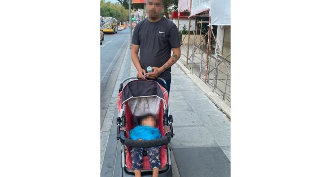 Beşiktaş'ta öz çocuğuyla dilenen baba yakalandı