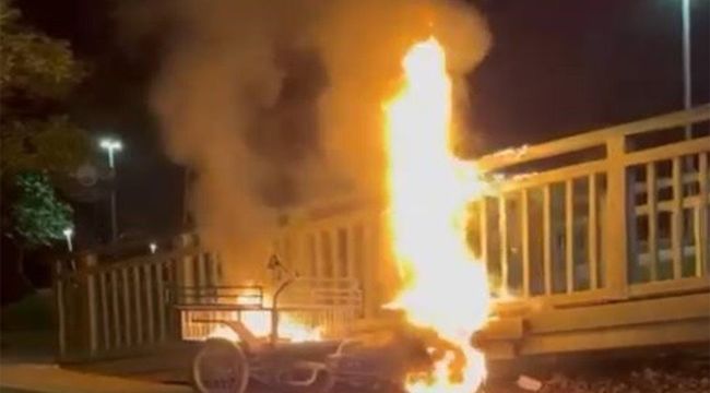 Bursa'da elektrikli bisiklet alev alev yandı
