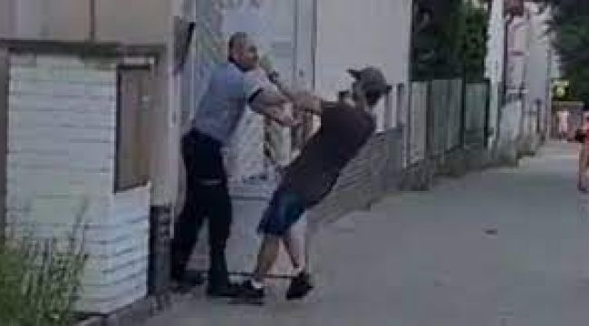 Çekya'da karakolun ziline basan kişi polis tarafından darp edildi