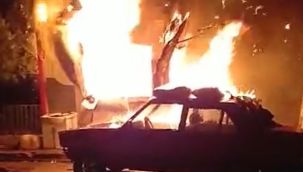 Depoda çıkan yangın otomobillere sıçradı