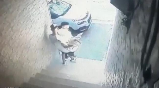 Esenyurt'ta çatı çatı gezip evi soydular