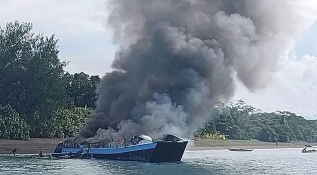 Filipinler'de 82 kişinin bulunduğu feribotta yangın