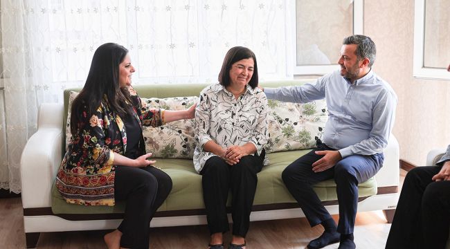 İşten çıkarılan şehit eşine Yüreğir Belediyesi sahip çıktı