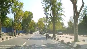 Kadıköy'de patenli gençlerin yolda tehlikeli yolculuğu