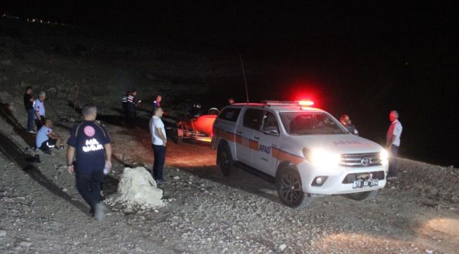 Karaman'da baraja düşen hafif ticari araç bulundu