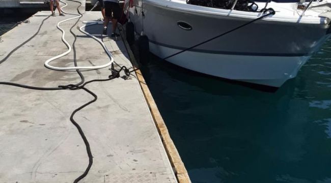 Makine arızası nedeniyle sürüklenen lüks tekne kurtarıldı
