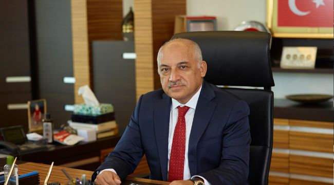 Mehmet Büyükekşi: Cüneyt Çakır'a Türk hakemliğine katkılarından dolayı teşekkür ediyoruz