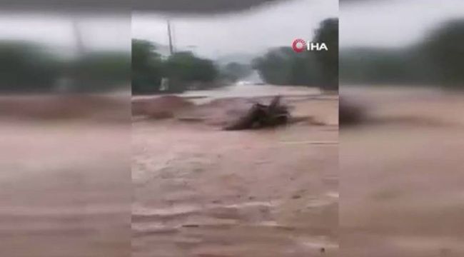 Meksika'daki şiddetli yağışların neden olduğu sel ve su baskınları devam ediyor