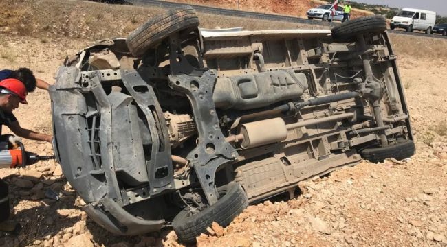 Minibüs şarampole yuvarlandı: Yaralılar var
