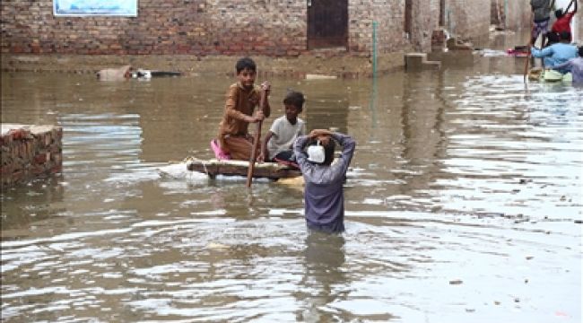 Pakistan'da sel nedeniyle acil durum ilan edildi