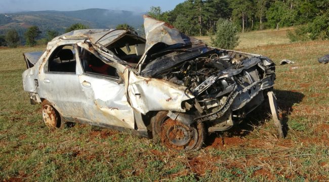 Şarampole yuvarlanan otomobil 50 metre sürüklenerek durabildi