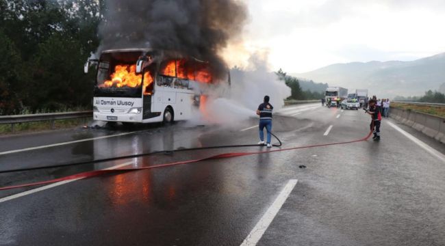 TEM'de alev alev yanan otobüsün yolcuları firmaya isyan etti