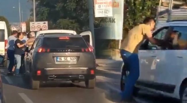 Trafikte yol verme tartışması