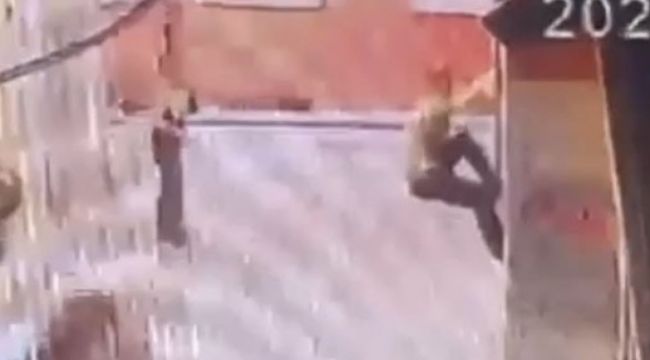 Zeytinburnu'da hırsız gözüne kestirdiği binaya tırmandı