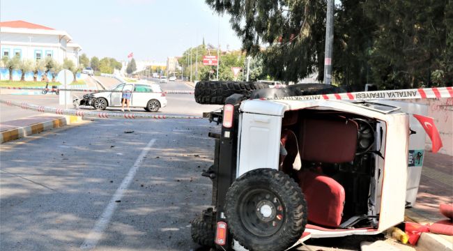 Antalya'da kaza yapan Ukraynalı kadın sürücü şoka girdi