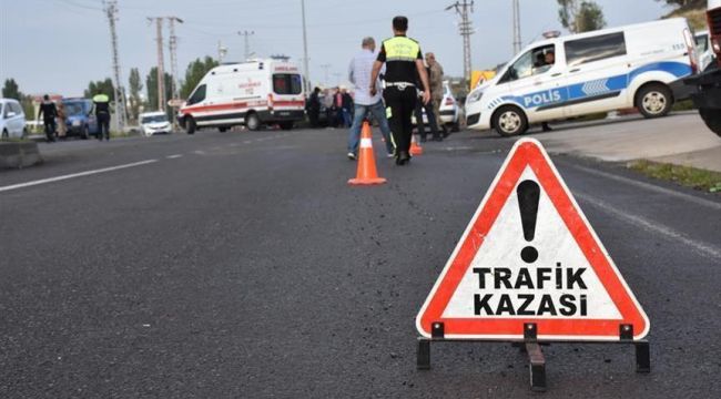 Feci kaza: İşçileri taşıyan servis minibüsleri çarpıştı