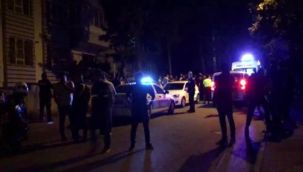 İntihar ihbarına giden polisi sırtından bıçakladı