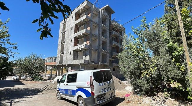 Kalıp ustası inşaatın 5'inci katından düştü