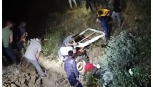 Manisa'da traktör uçuruma yuvarlandı