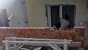 Pencereyi levyeyle açtı, telefonları çalıp kaçtı