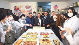 Bornovalılar kışa hazırlanıyor: İhtiyaçlı aileler için kışlık gıda