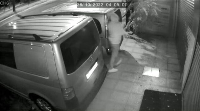 Çaldığı televizyon kucağında sokakta yürüdü