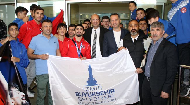 Dünya şampiyonu Kerem Kamal’a coşkulu karşılama