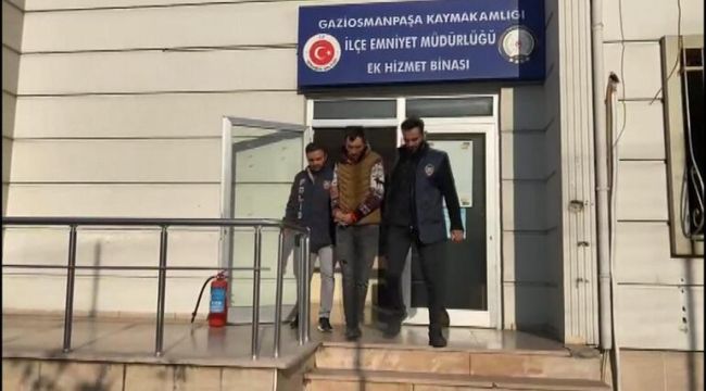 Elindeki bıçakla çocuğu gasbetti