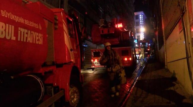 Otel yangınında, mahsur kalanlar kurtarıldı