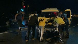 Otomobil  yan yoldan çıkan motosiklete çarptı