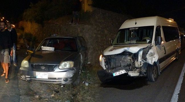 Tur minibüsü kazasında fazla sayıda yaralı var