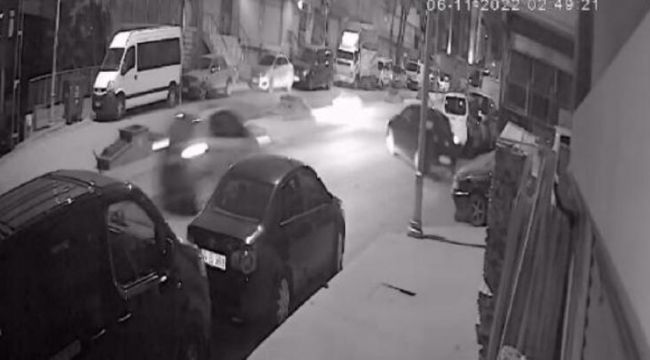 2 otomobil çarpıştı
