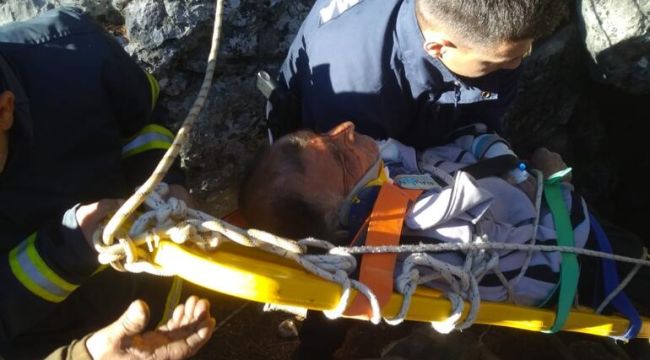 30 metrelik çukura düştü; itfaiye ekiplerince kurtarıldı