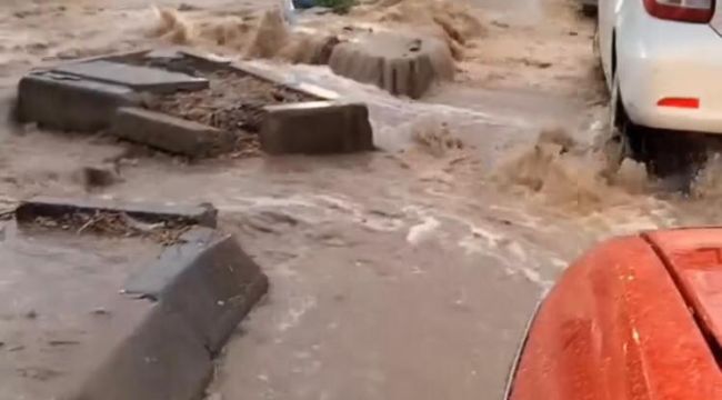 Ak parti Bornova'dan altyapı problemlerine mizahi gönderme
