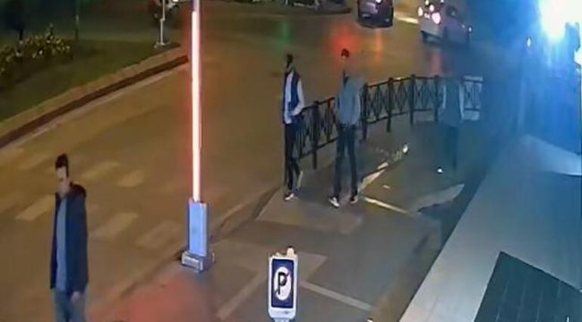Bıçak tehdidiyle içki aldırdılar