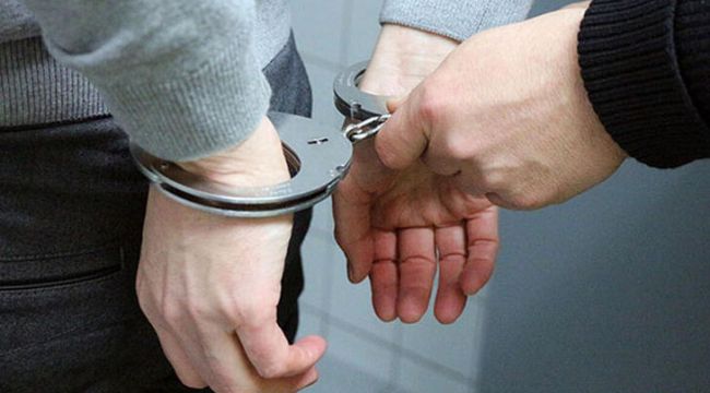 Cezaevine uyuşturucu sokan avukat tutuklandı
