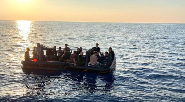 Dalaman'da Yunan unsurlarının ittiği 63 kaçak göçmen kurtarıldı