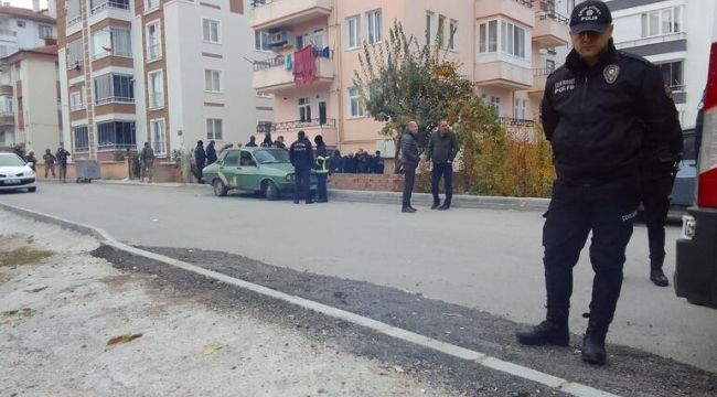 Dini nikahlı eşini silahla rehin aldı