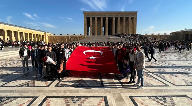 Egeli gençler Ata’nın huzurunda